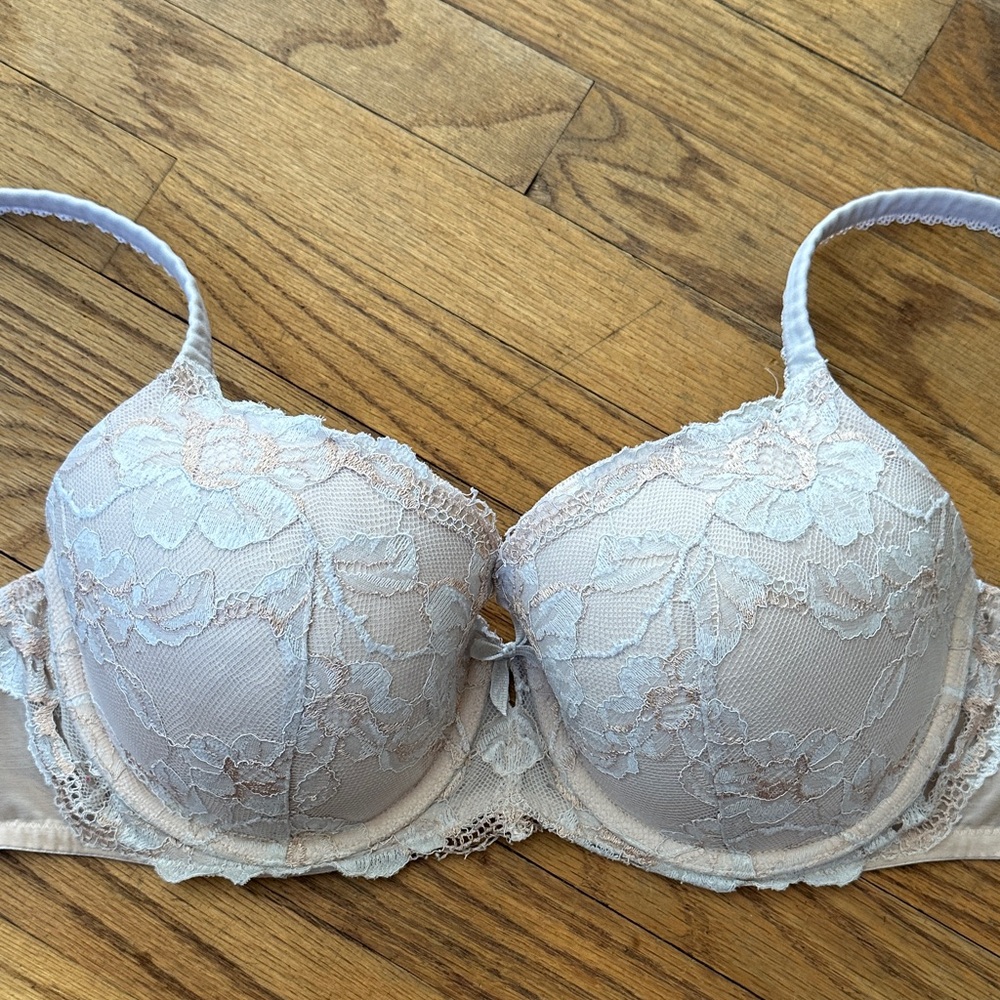 Victoria's Secret ✨ body by Victoria ✨ lace lined Demi 34DD. Rose Gold